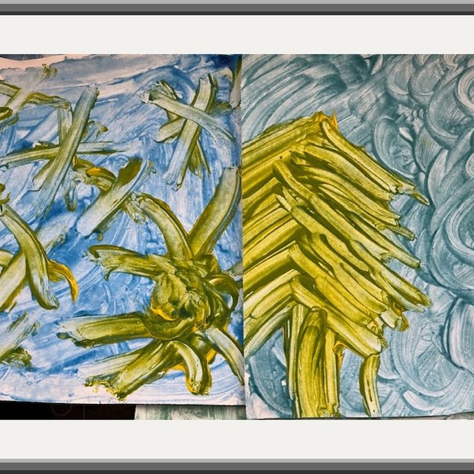 Das Bild zeigt Sonnen und einen Tannenbaum, die mit Strichen gemalt sind. (vergrößerte Bildansicht wird geöffnet)