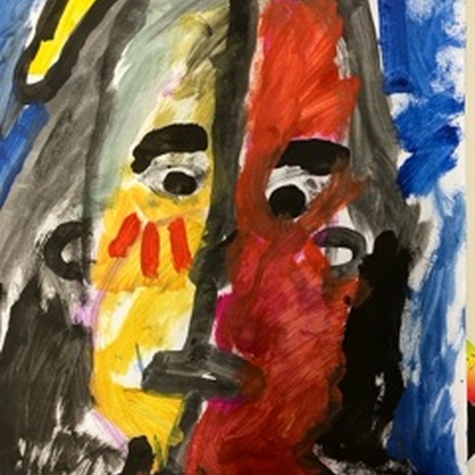 Ein in rot, gelb und schwarz gemaltes Gesicht im Stil von Picasso ist zu sehen. (vergrößerte Bildansicht wird geöffnet)